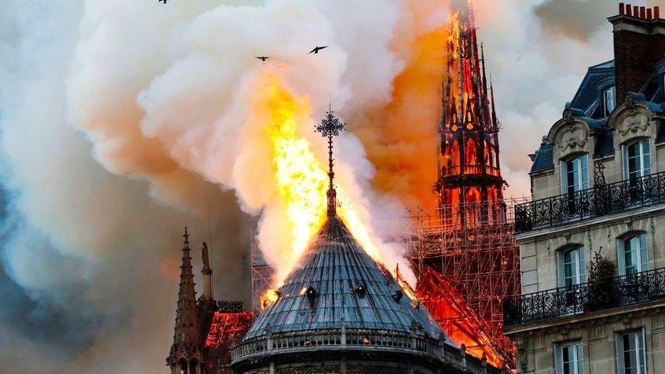 [VIDEO] INCENDIO EN PARÍS: Destruye Catedral de Notre Dame